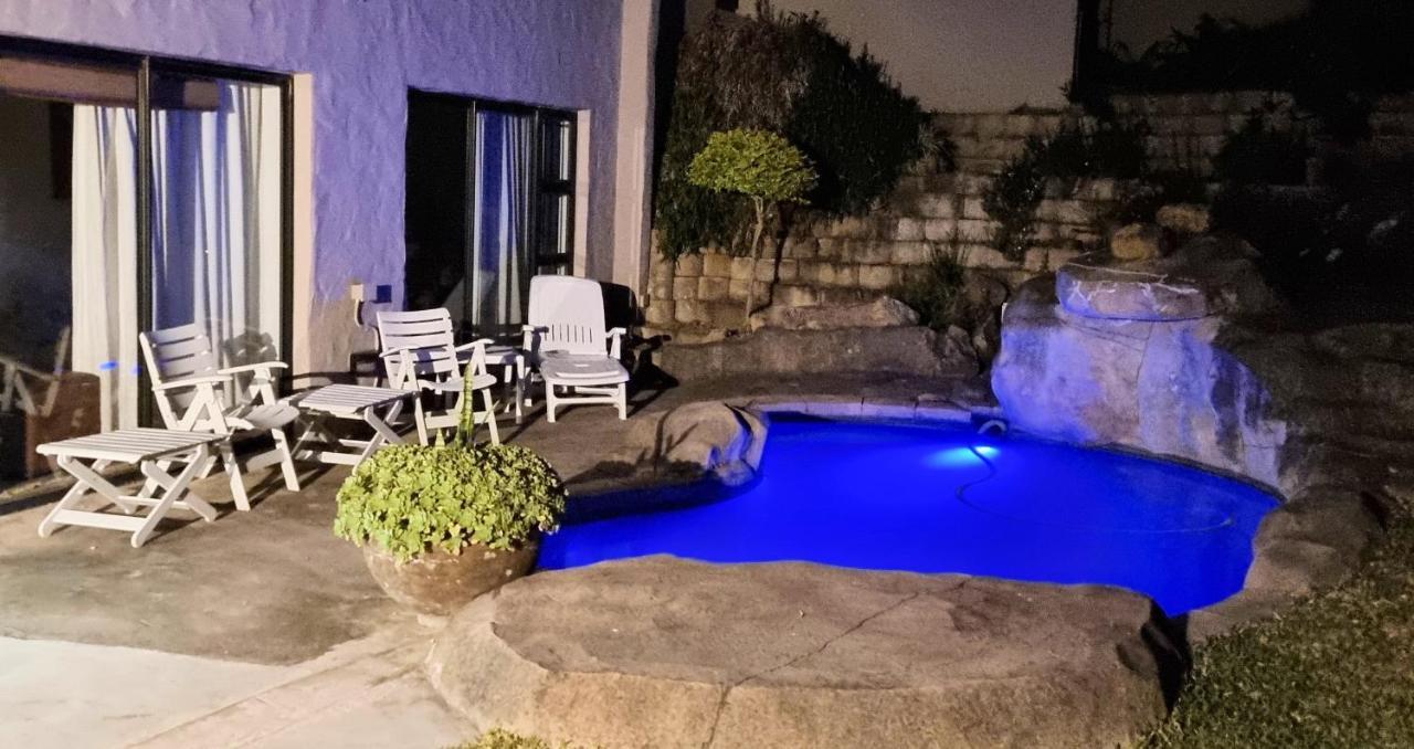 Ferienhaus Guinea Fowl Poolside *